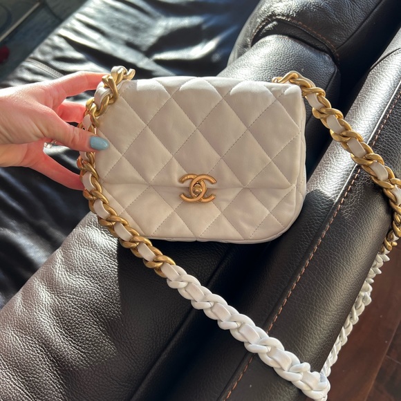 Selling my beautiful special edition Chanel bag - Picture 1 of 11